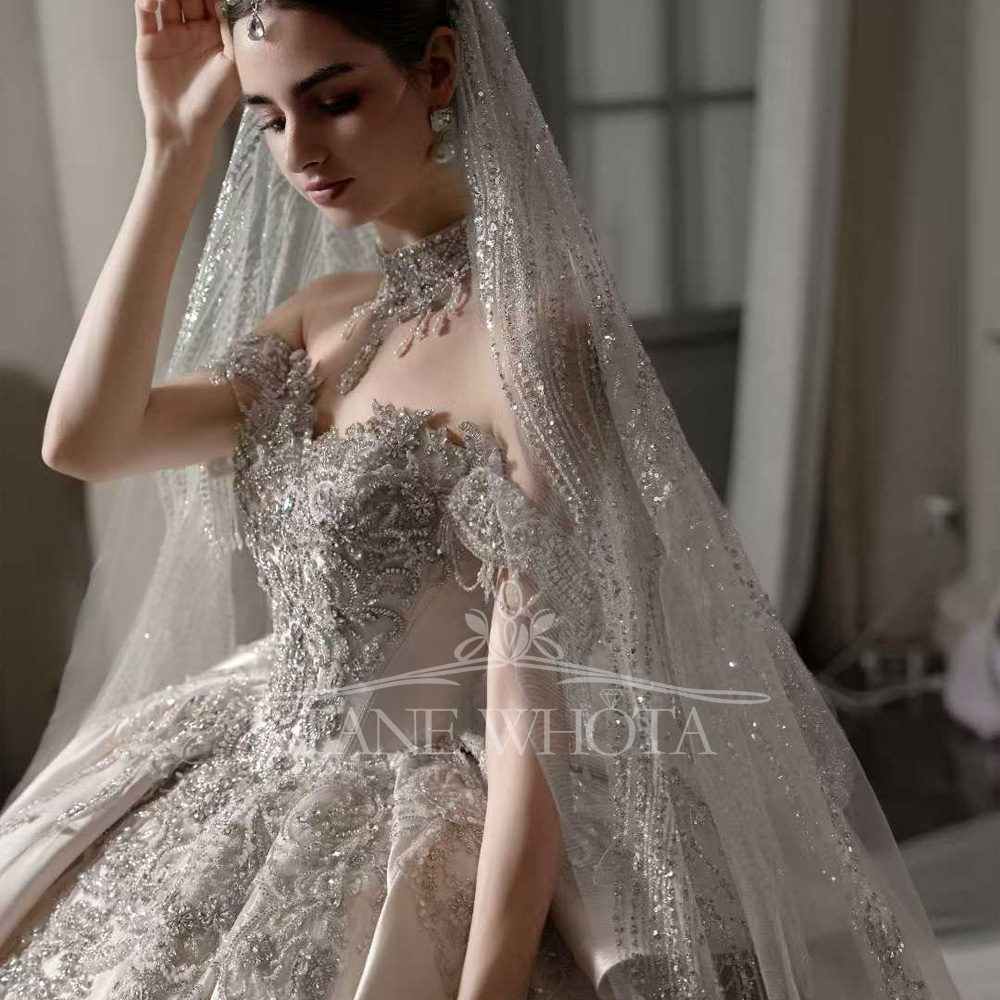 Luxuriöses, rosafarbenes, mit  – Embroidery Roses Bewertung und Preis
