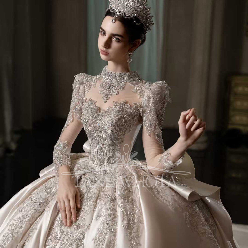 Luxuriöses, rosafarbenes, mit  – Embroidery Roses Bewertung und Preis